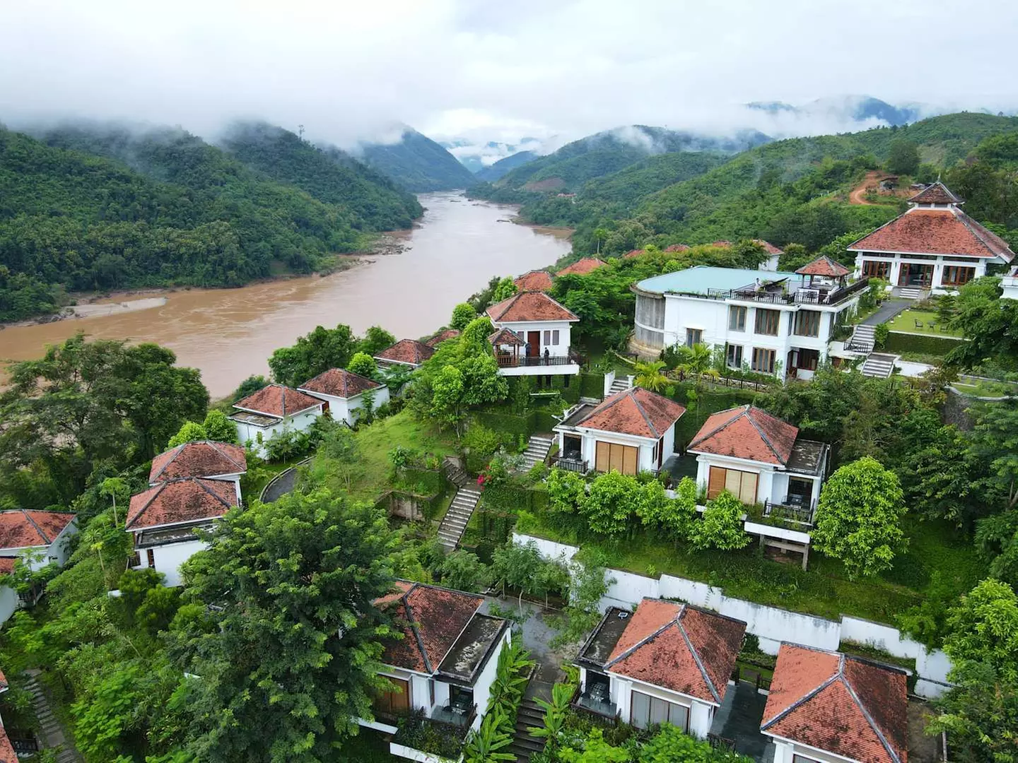 ✈ LAOS | Luang Prabang - Entdecken Sie das wilde, spirituelle und a...
