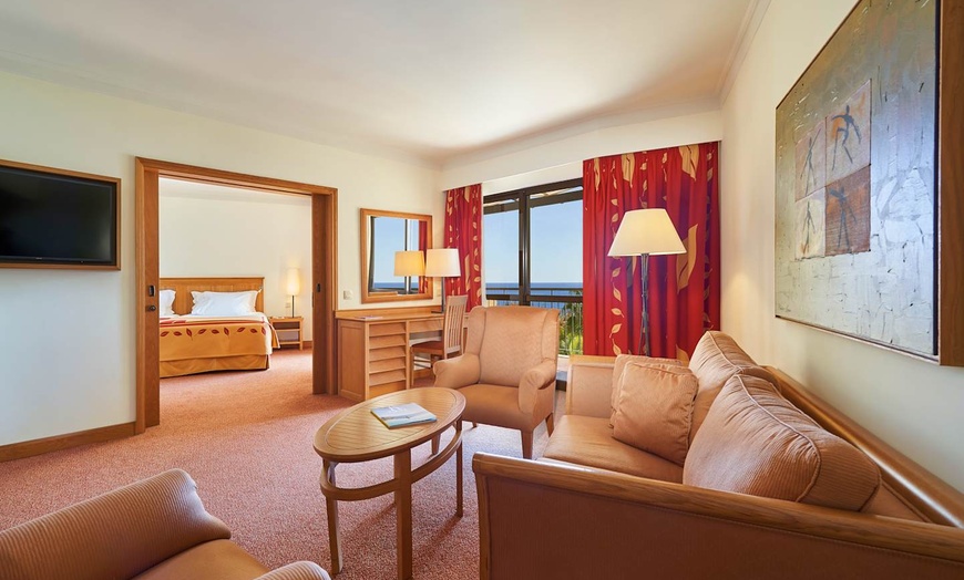 Image 3: ✈ MADEIRA | Funchal - Hotel Porto Mare 4*, 3 Nächte - Außenpool