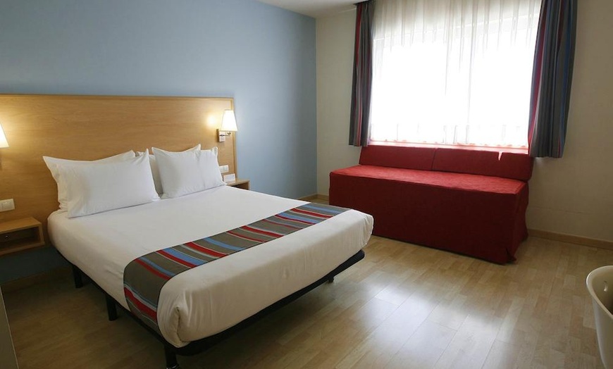 Image 12: ✈ HISZPANIA | Barcelona - Travelodge Barcelona Poblenou 1* - City b...