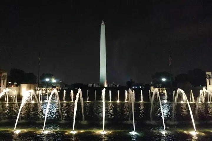 Small Group National Mall Night Tour with 10 Top Attractions