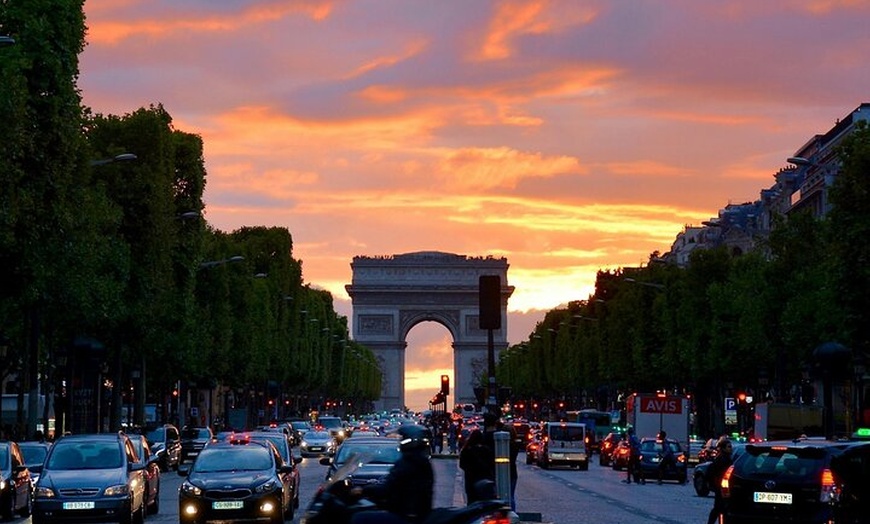 Image 7: Visite privée de Paris avec sites emblématiques et transports en co...