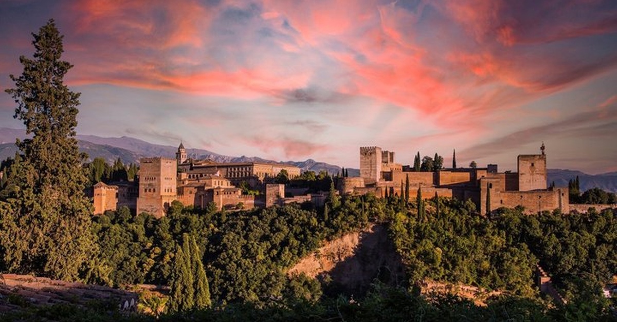 Tour turístico privado nocturno por Granada