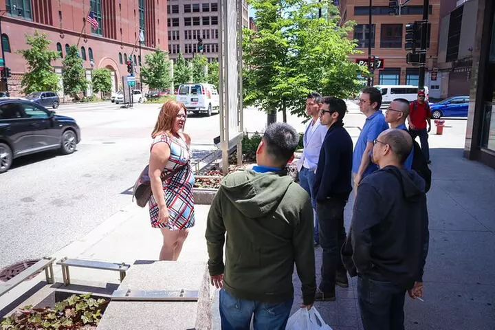 Chicago Loop District Food Tour with Deep Dish & Beef Sandwich