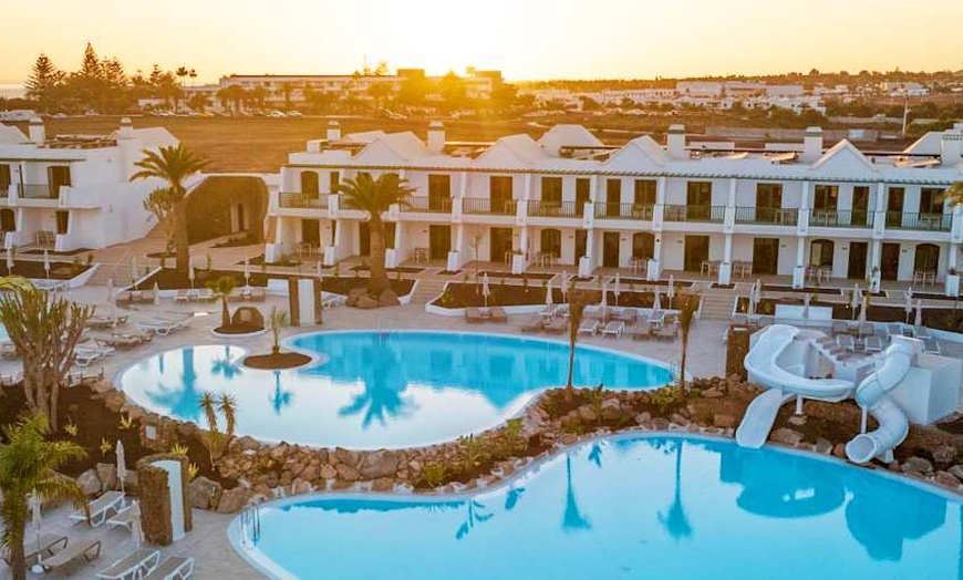Image 1: ✈ LANZAROTE | Playa Blanca - MYND Yaiza 4* - Demi-pension incluse