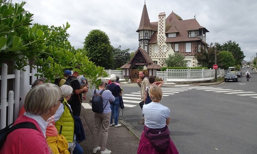 Image 1: Visite Privée Pédestre de Cabourg