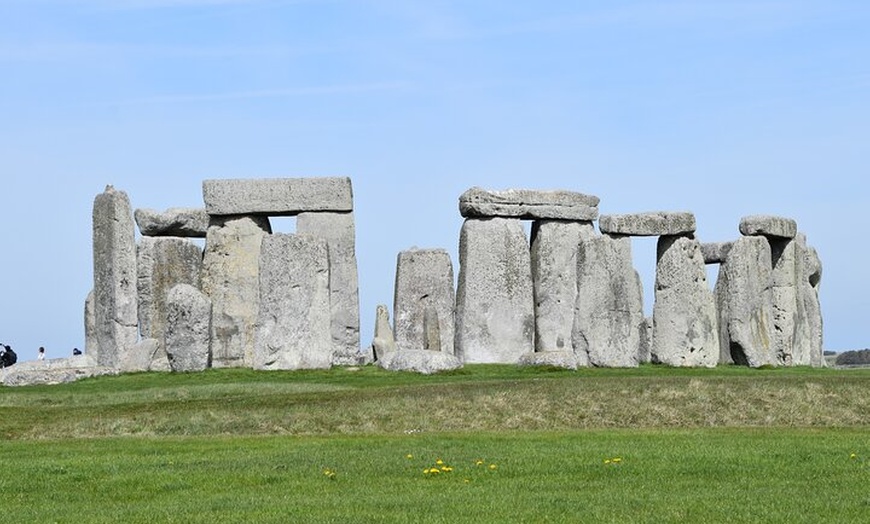 Image 3: London To Southampton Transfer to Stonehenge and Sailsbury
