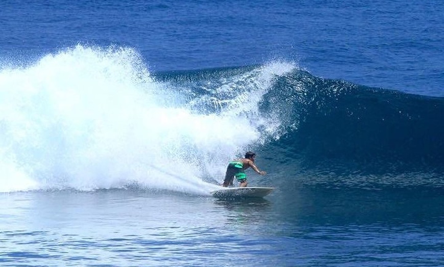 Image 1: Lección de surf en la playa de valencia.