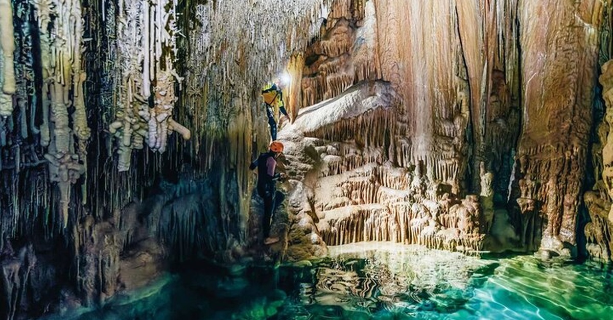 Aventura en una cueva marina en Mallorca