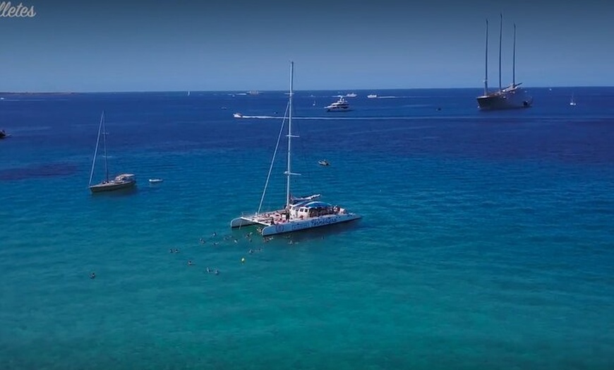Image 37: Paseo en Catamarán a Vela con Formentera Wonders Todo Incluido