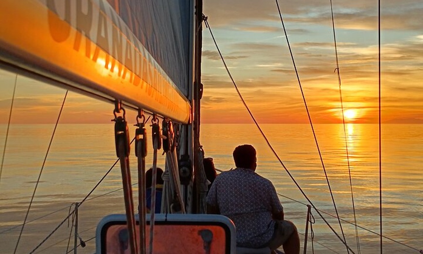 Image 12: Navegación al atardecer por los acantilados de Maro- Privada