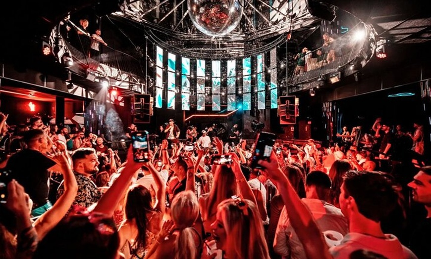 Image 10: Ibiza : 3 x discoteca y piscina Party Pass