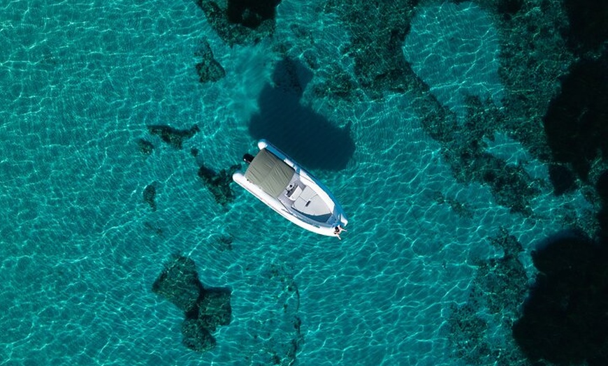 Image 1: Tour en barco por la costa de 3 horas
