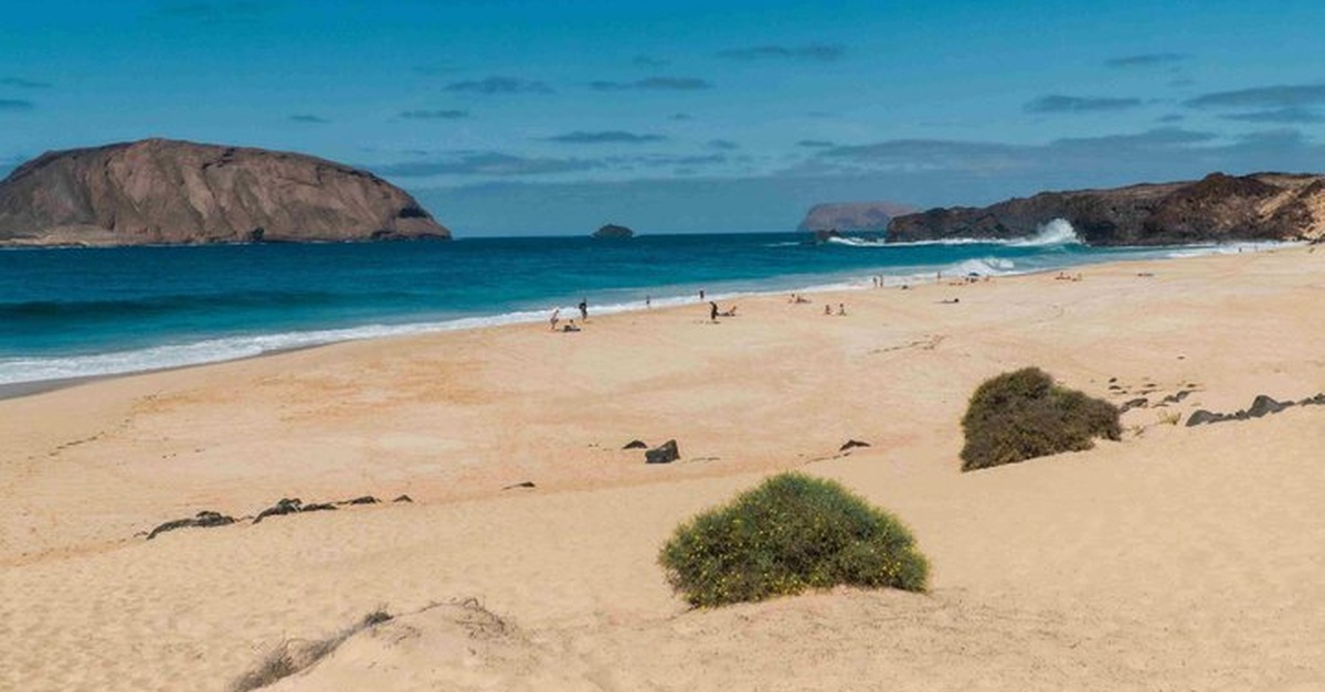 Servicio de traslado para descubrir La Graciosa desde Las Palmas