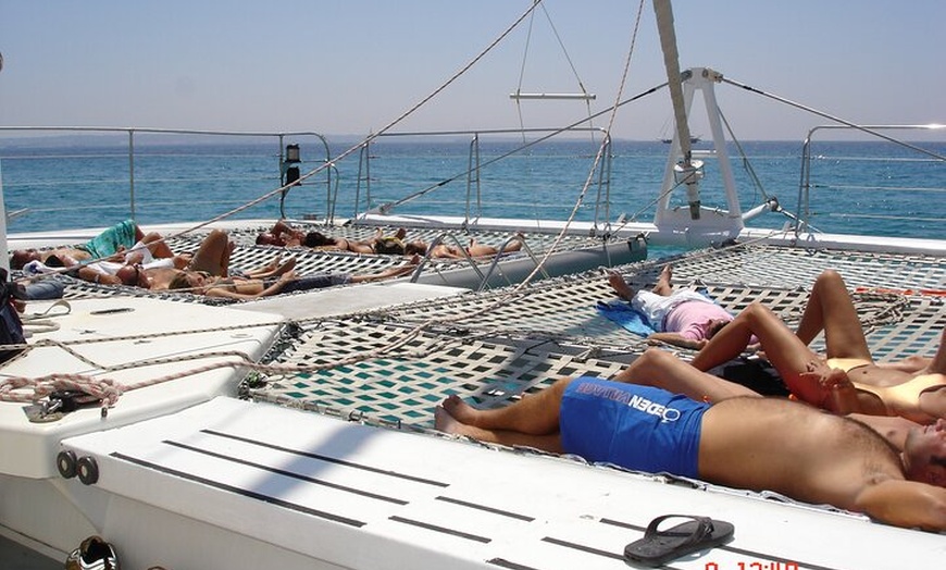 Image 25: Excursión desde Ibiza a Playa de Illetas en Catamarán con Comida