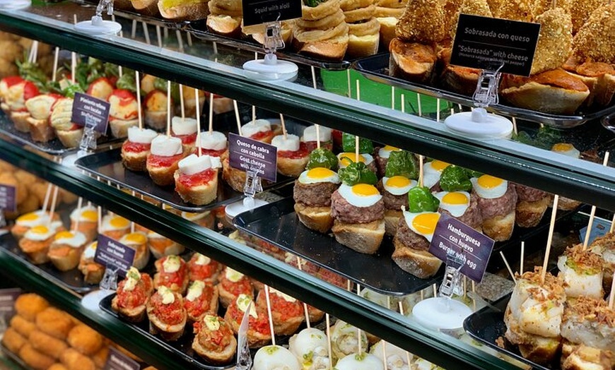 Image 10: Come Como un Local en Barcelona : Tapas, Vino & Tradición