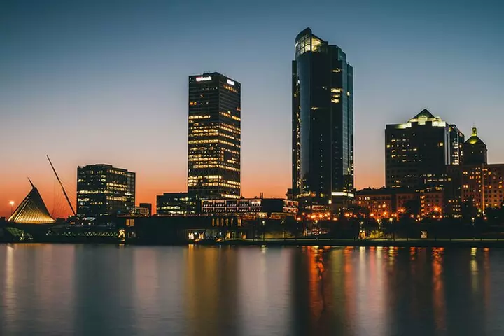 Self-Guided Scavenger Hunt: Milwaukee A Splash of Color