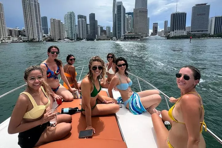 Explore Miami in Style: Private Boat Cruise with Captain