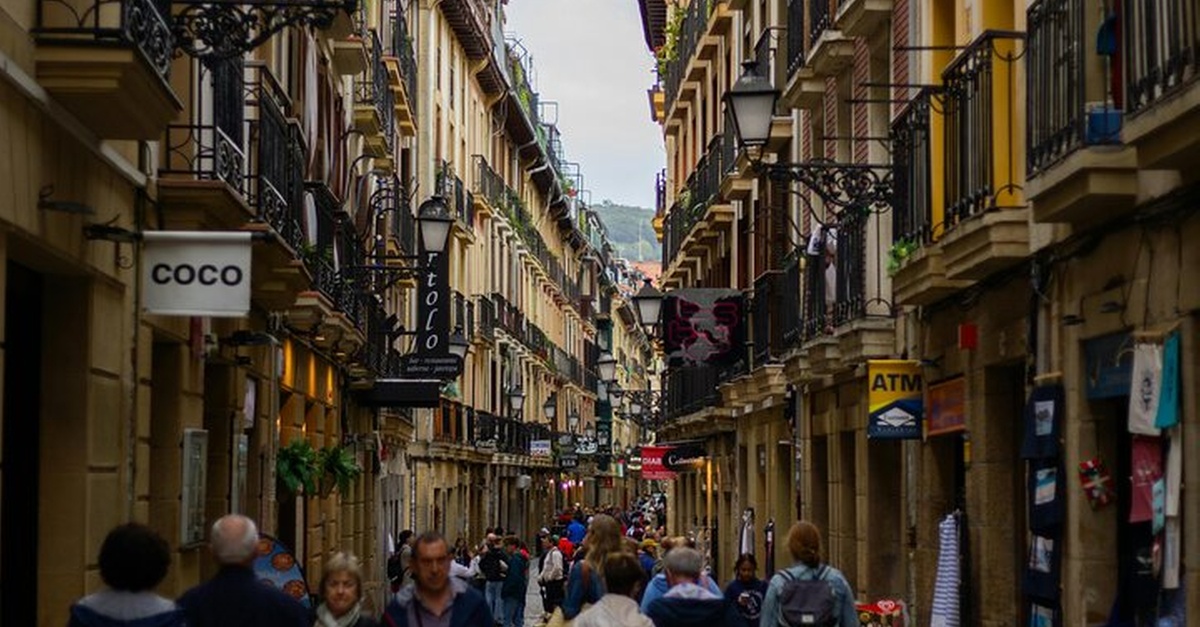 Experiencia gastronómica de pintxos y vinos en Donostia