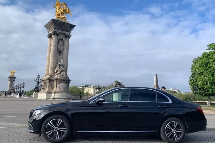 Lunch-Dinner Paris Cruise with private chauffeur transfers