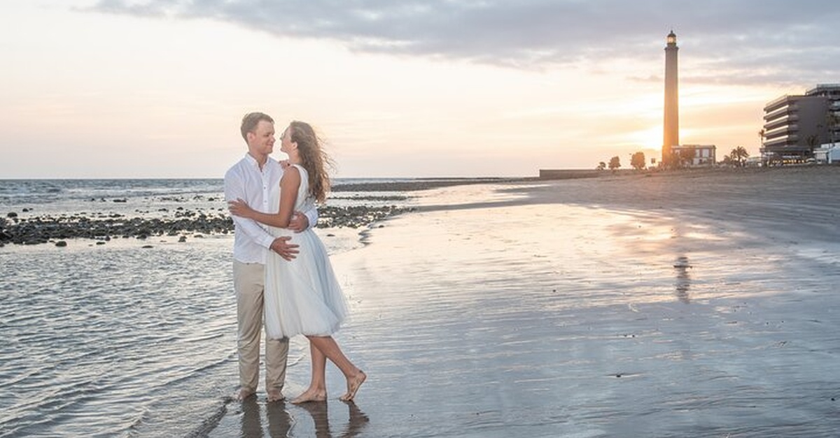 Sesión de fotos profesional privada al atardecer en Maspalomas