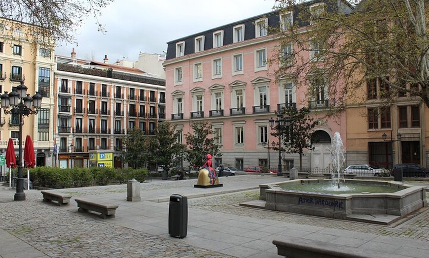 Image 9: Malasaña y Chueca Un Tour que Grita Libertad