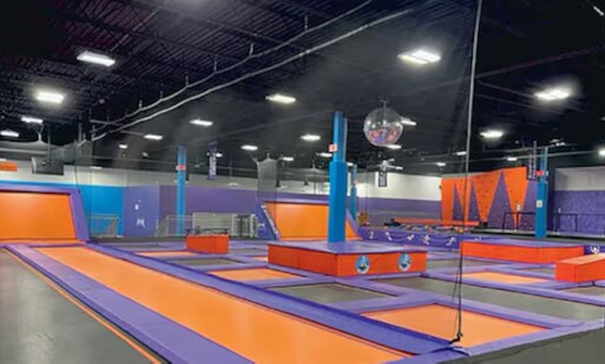 Image 3: $20.99 For 1 Hour Jump Time For 2 People (Reg. $41.98)