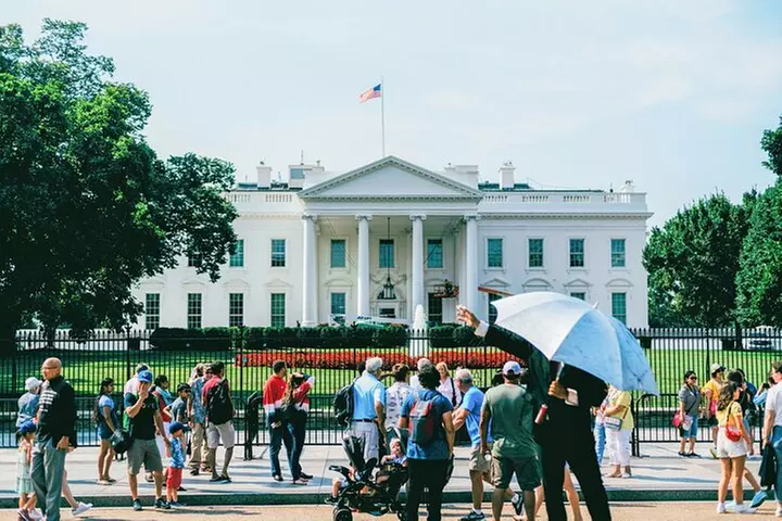 City Snapshot Tour with 10 Top Memorials, Optional Entry Tickets