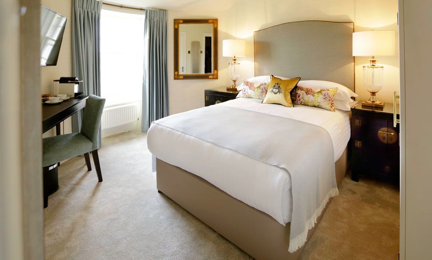Image 1: ✈ ECOSSE | Edimbourg - Nira Caledonia 4* - City break