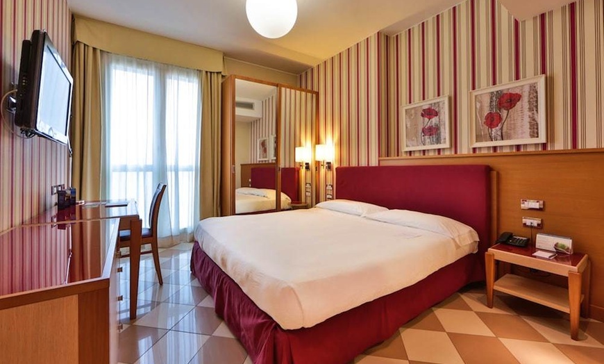 Image 1: ✈ LOMBARDIE | San Donato Milanese - UNAHOTELS The One Milano 4*, 2 ...