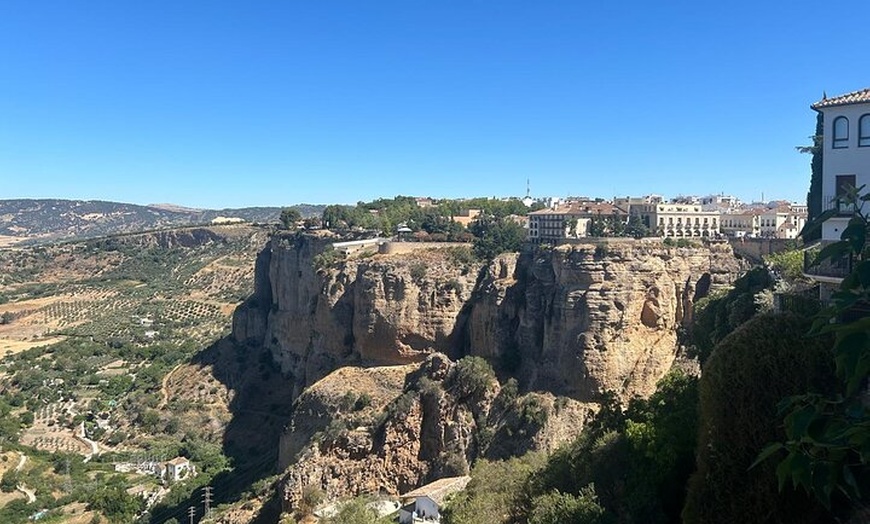 Image 3: Desde Marbella/Estepona: Tour privado VIP por Ronda con tapas y ent...