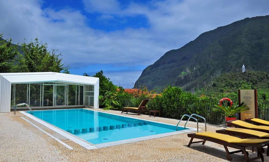 Image 1: ✈ MADEIRA | Sao Vicente - Estalagem do Vale 4* - Odkryty basen