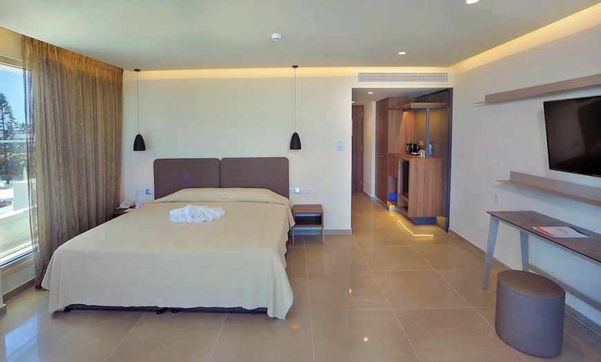 Image 16: ✈ ZYPERN | Ayia Napa - Nelia Beach Hotel 3*, 3 Nächte - Außenpool