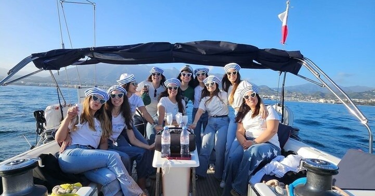 Tour compartido en barco para avistar delfines en Marbella