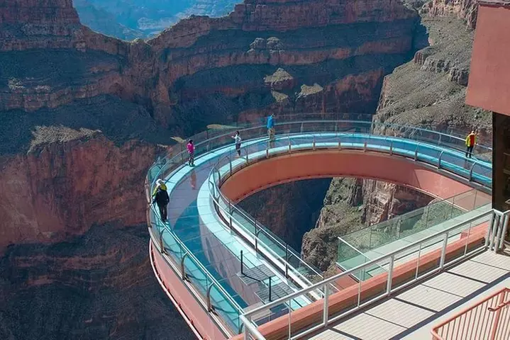 Grand Canyon Tour In Spanish with Helicopter and Boat Ride