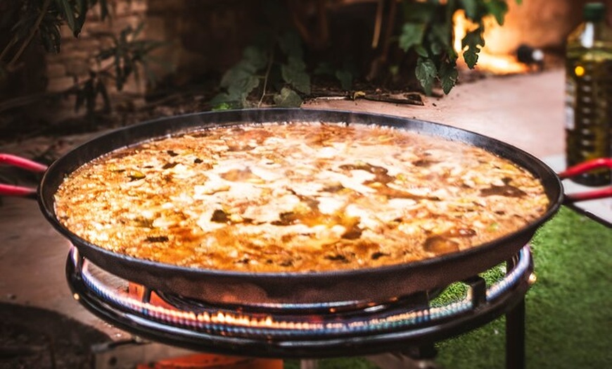 Image 5: Vive la Experiencia Valenciana Cocinando Tu Propia Paella