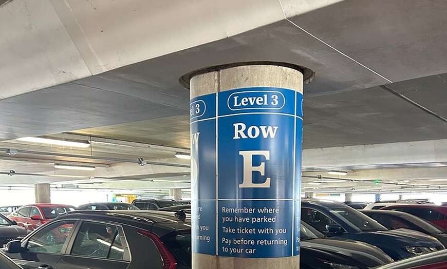 Image 8: Comprehensive Airport Transfer Service to London and Beyond