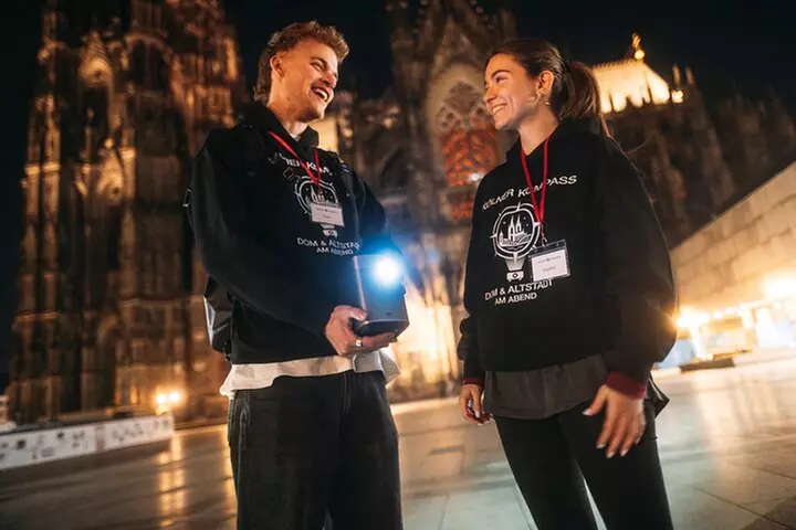 Köln: Dom und Altstadt am Abend Interaktive Tour mit Beamer - Primary Image