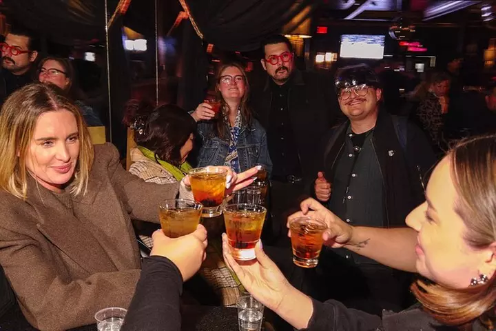 Hollywood Cocktails and True Crime Tour: 3 Drinks Included