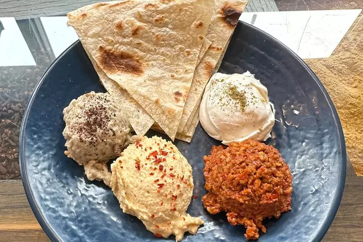 Bites & Brownstones: A Food Lover's Tour of Boston's Local Gems