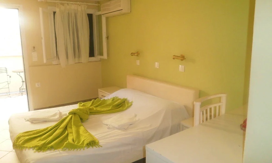Image 3: ✈ CORFÙ | Kavos - Mediterranean Blue Resort 3* - In riva al mare