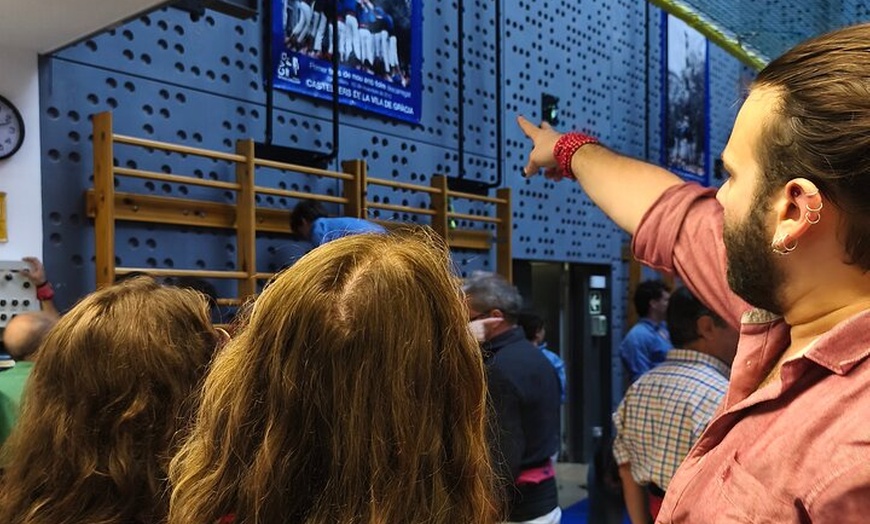 Image 3: Tour a pie por Barcelona con Castellers