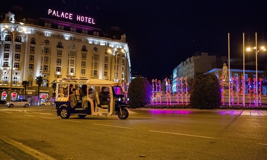 Image 5: Tour de Luces de Navidad por Madrid en Eco Tuk Tuk Privado