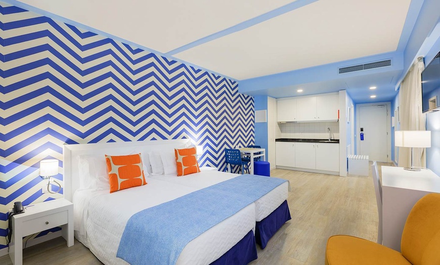 Image 5: ✈ MADÈRE | Funchal - Trek 4 randonnées & hotel Terrace Mar Suite 4*...