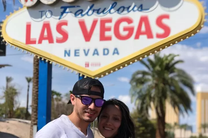 Las Vegas Limo Bus Sightseeing Tour with Iconic Photo Stops