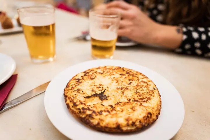 Tour gastronómico de Barcelona : Tapas, bebidas y delicias con un l...