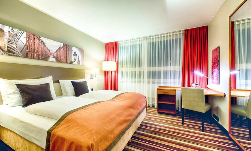 Image 1: ✈ NIEMCY | Hamburg - Leonardo Hotel Hamburg City Nord 4* - City break