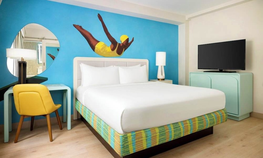 Image 2: ✈ FLORIDE | Miami - Hotel Continental Miami Beach, Tapestry Collect...