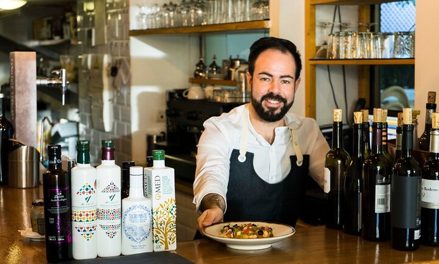 Image 2: Tour de vinos y tapas gourmet de Sevilla por Food Lover Tour