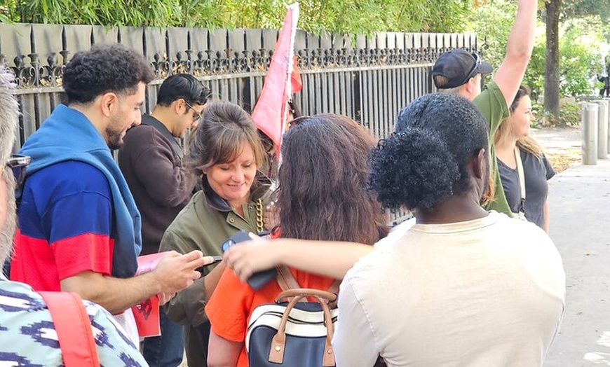 Image 37: Accès Notre-Dame : Explorez l'intérieur avec un Guide agréé.