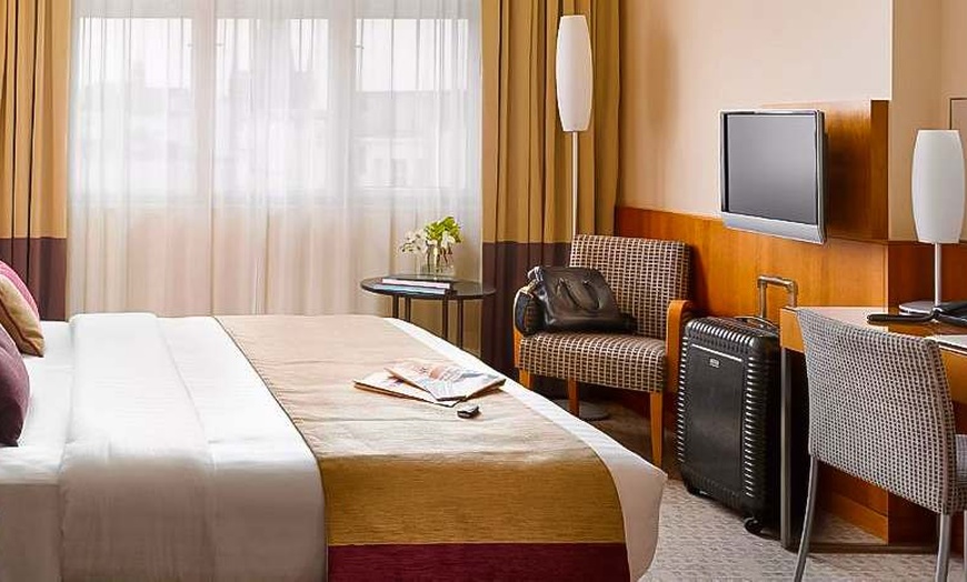 Image 1: ✈ REPUBBLICA CECA | Praga - K+K Hotel Central 4* - City break